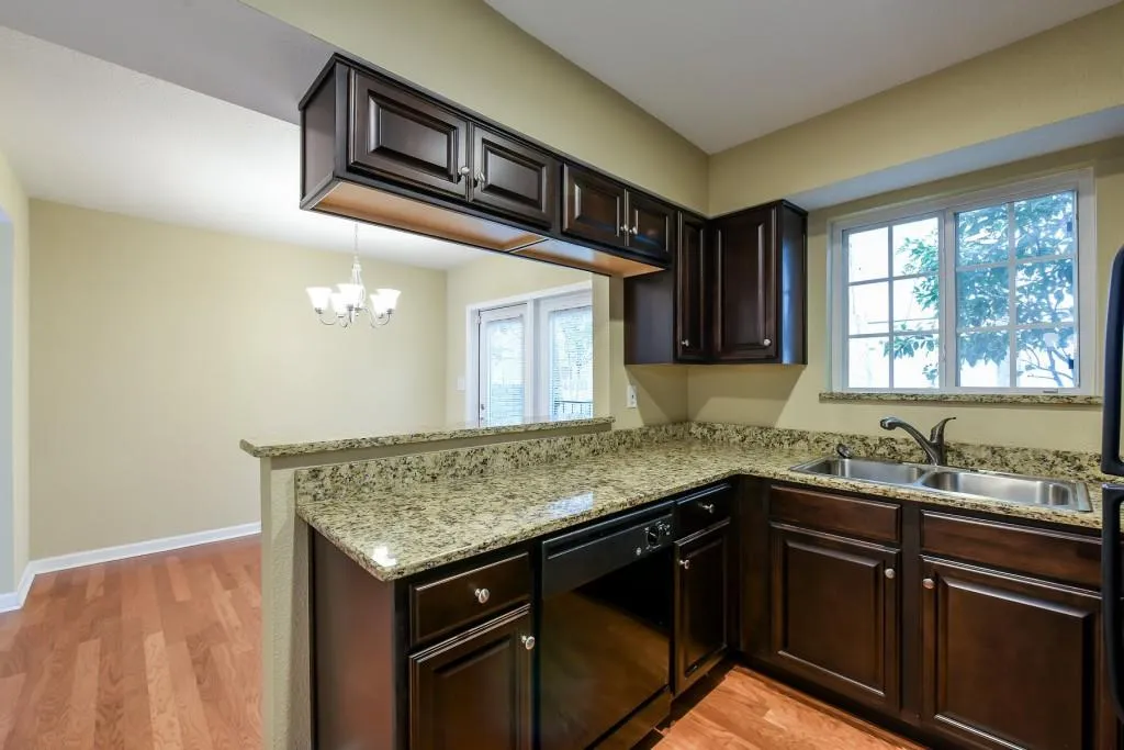 6940 Roswell Road Unit 25e, Sandy Springs, Georgia 30328, 1 Bedroom Bedrooms, ,1 BathroomBathrooms,Residential,Sold,6940 Roswell Road Unit 25e,5904804