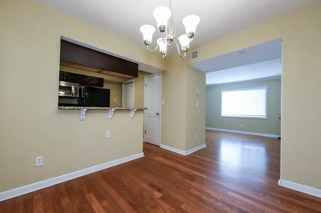 6940 Roswell Road Unit 25e, Sandy Springs, Georgia 30328, 1 Bedroom Bedrooms, ,1 BathroomBathrooms,Residential,Sold,6940 Roswell Road Unit 25e,5904804