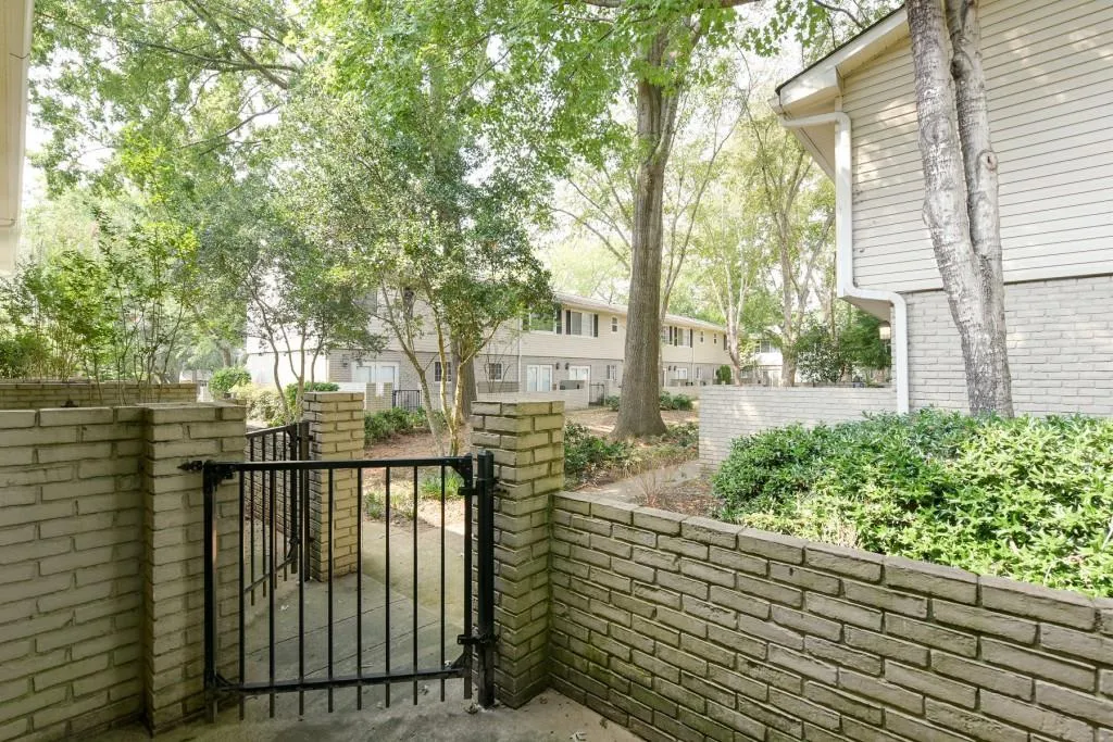 6940 Roswell Road Unit 25e, Sandy Springs, Georgia 30328, 1 Bedroom Bedrooms, ,1 BathroomBathrooms,Residential,Sold,6940 Roswell Road Unit 25e,5904804