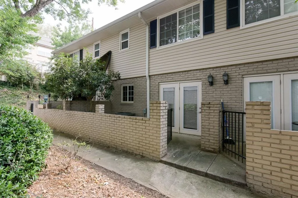 6940 Roswell Road Unit 25e, Sandy Springs, Georgia 30328, 1 Bedroom Bedrooms, ,1 BathroomBathrooms,Residential,Sold,6940 Roswell Road Unit 25e,5904804