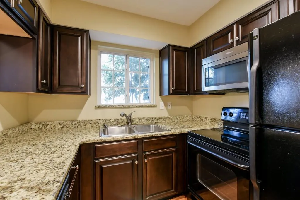 6940 Roswell Road Unit 25e, Sandy Springs, Georgia 30328, 1 Bedroom Bedrooms, ,1 BathroomBathrooms,Residential,Sold,6940 Roswell Road Unit 25e,5904804