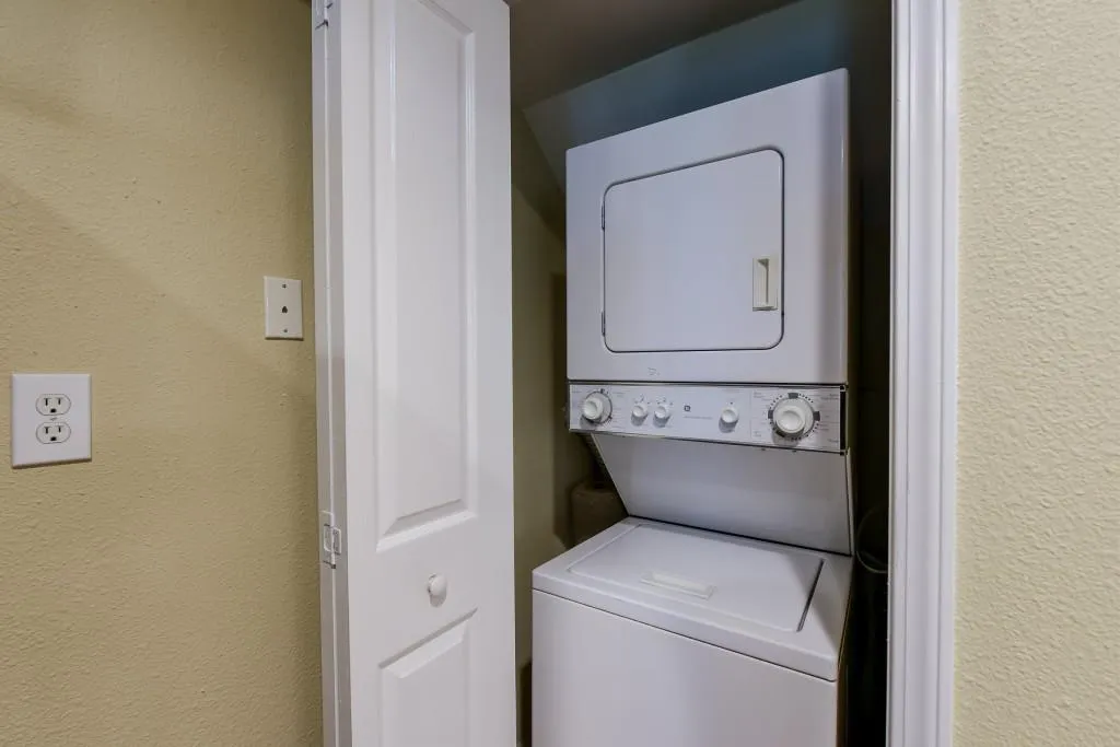 6940 Roswell Road Unit 25e, Sandy Springs, Georgia 30328, 1 Bedroom Bedrooms, ,1 BathroomBathrooms,Residential,Sold,6940 Roswell Road Unit 25e,5904804