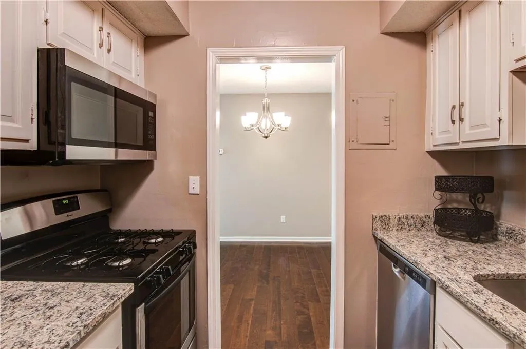 6851 Roswell Road Unit N7, Atlanta, Georgia 30328, 1 Bedroom Bedrooms, ,1 BathroomBathrooms,Residential,Sold,6851 Roswell Road Unit N7,6013681