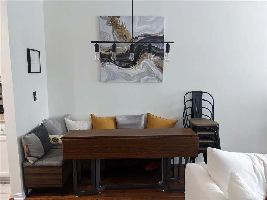 5641 Roswell Road Unit 108, Sandy Springs, Georgia 30342, 1 Bedroom Bedrooms, ,1 BathroomBathrooms,Residential,Sold,5641 Roswell Road Unit 108,6902257