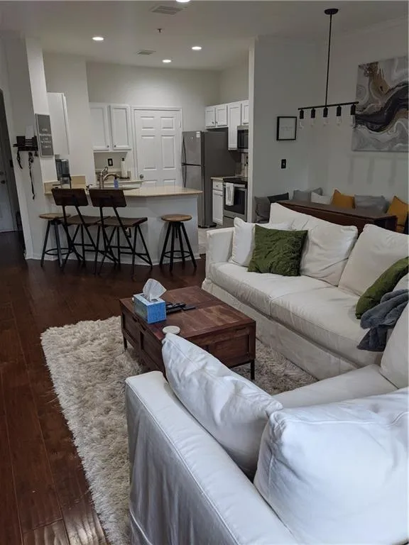 5641 Roswell Road Unit 108, Sandy Springs, Georgia 30342, 1 Bedroom Bedrooms, ,1 BathroomBathrooms,Residential,Sold,5641 Roswell Road Unit 108,6902257