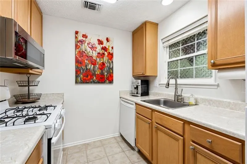 6808 Glenridge Drive Unit H, Atlanta, Georgia 30328, 1 Bedroom Bedrooms, ,1 BathroomBathrooms,Residential,For Sale,6808 Glenridge Drive Unit H,7670788