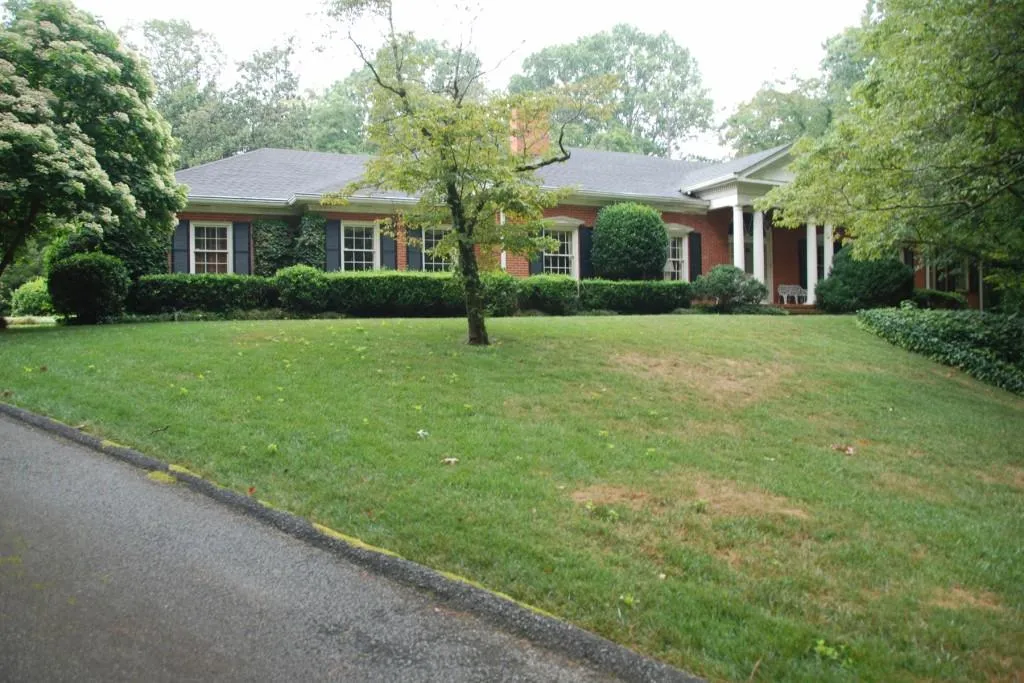 3526 Knollwood Drive, Atlanta, Georgia 30305, 4 Bedrooms Bedrooms, ,5 BathroomsBathrooms,Residential,Sold,3526 Knollwood Drive,5573037