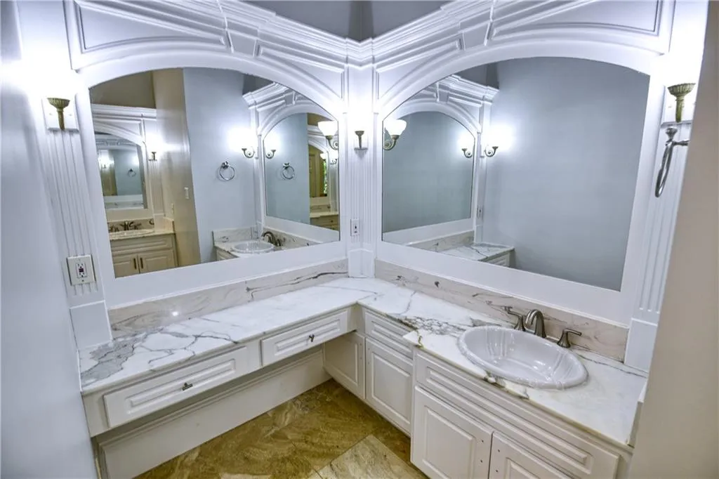 Full bathroom with vanity