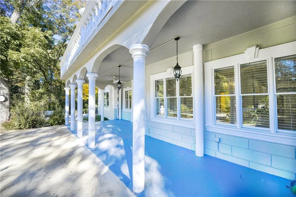 View of patio / terrace featuring covered porch