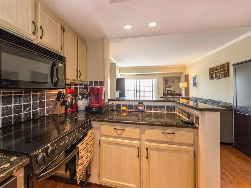 199 14th Street Ne Unit 2107, Atlanta, Georgia 30309, 1 Bedroom Bedrooms, ,1 BathroomBathrooms,Residential,Sold,199 14th Street Ne Unit 2107,6010836