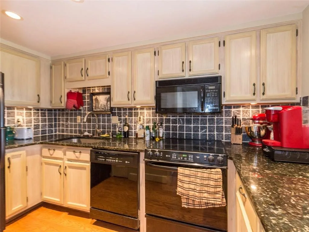 199 14th Street Ne Unit 2107, Atlanta, Georgia 30309, 1 Bedroom Bedrooms, ,1 BathroomBathrooms,Residential,Sold,199 14th Street Ne Unit 2107,6010836