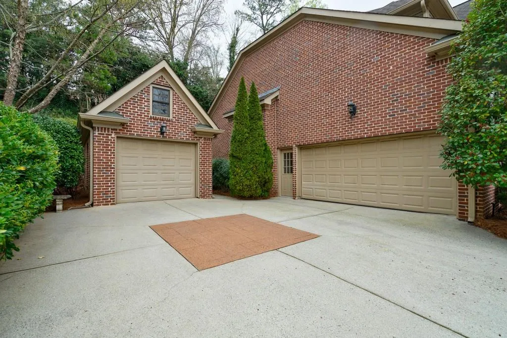 284 Forest Valley Court, Atlanta, Georgia 30342, 5 Bedrooms Bedrooms, ,5 BathroomsBathrooms,Residential,Sold,284 Forest Valley Court,6726834