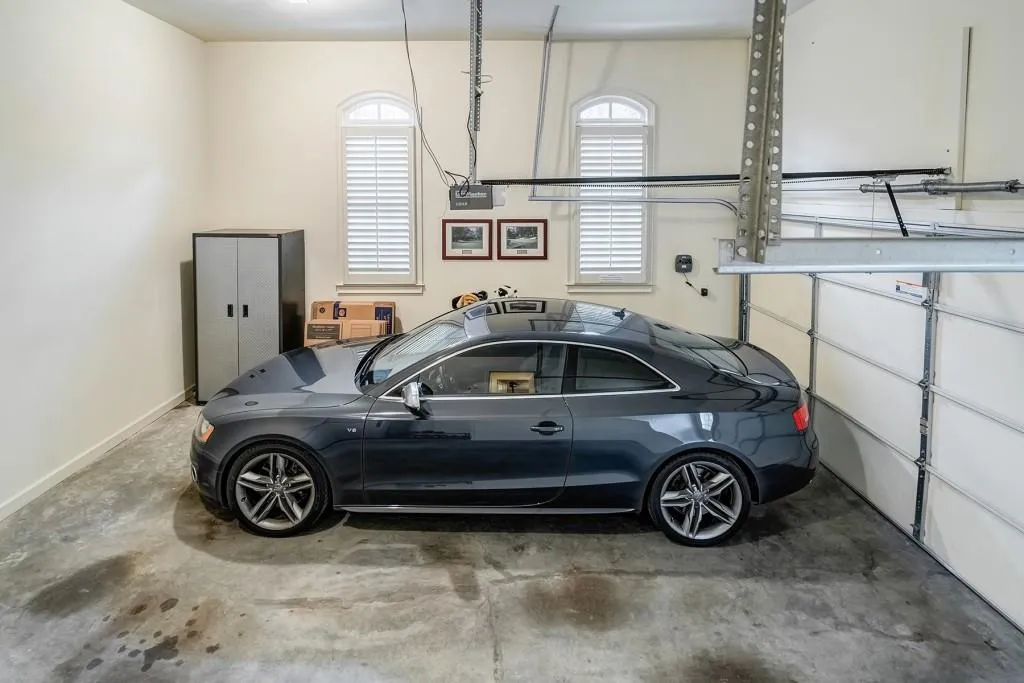 284 Forest Valley Court, Atlanta, Georgia 30342, 5 Bedrooms Bedrooms, ,5 BathroomsBathrooms,Residential,Sold,284 Forest Valley Court,6726834