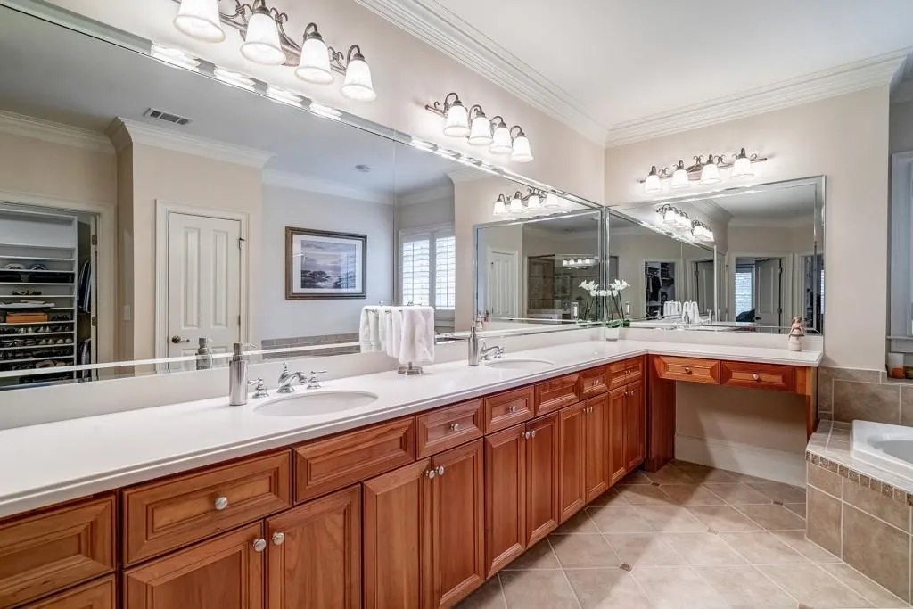 284 Forest Valley Court, Atlanta, Georgia 30342, 5 Bedrooms Bedrooms, ,5 BathroomsBathrooms,Residential,Sold,284 Forest Valley Court,6726834