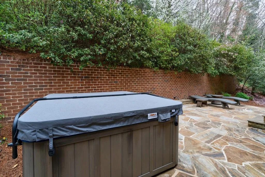 284 Forest Valley Court, Atlanta, Georgia 30342, 5 Bedrooms Bedrooms, ,5 BathroomsBathrooms,Residential,Sold,284 Forest Valley Court,6726834