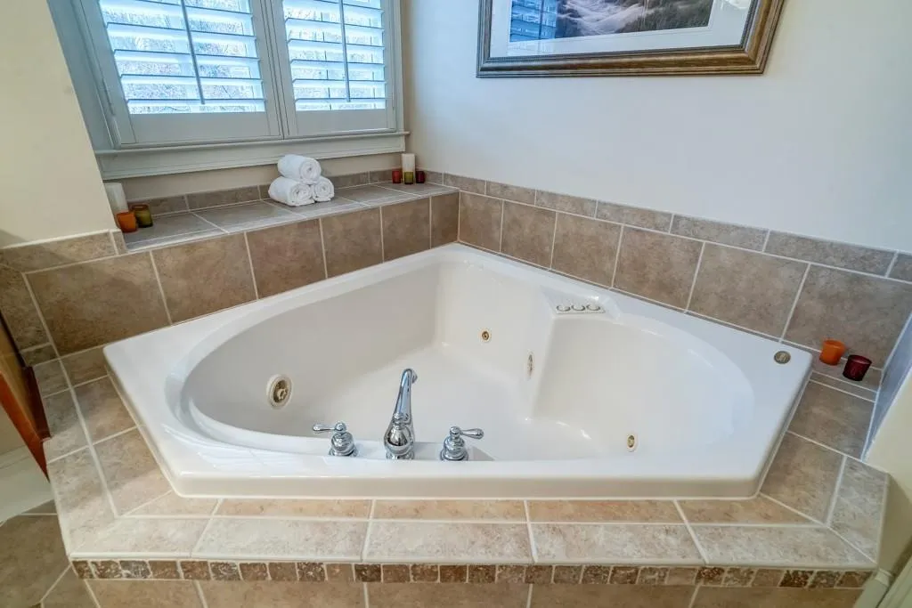 284 Forest Valley Court, Atlanta, Georgia 30342, 5 Bedrooms Bedrooms, ,5 BathroomsBathrooms,Residential,Sold,284 Forest Valley Court,6726834