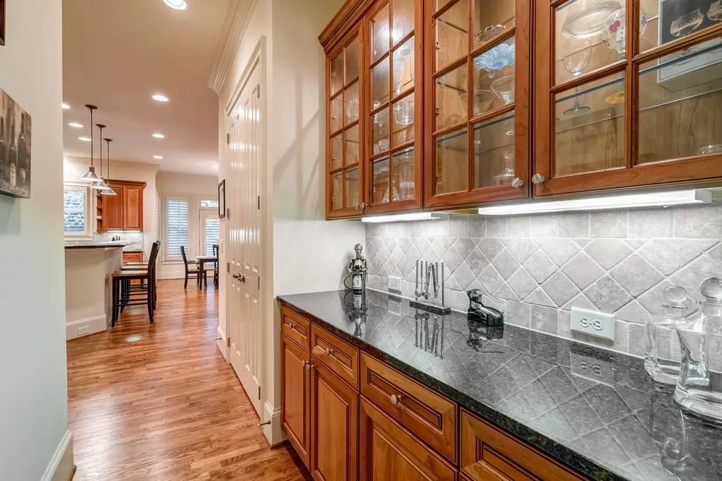 284 Forest Valley Court, Atlanta, Georgia 30342, 5 Bedrooms Bedrooms, ,5 BathroomsBathrooms,Residential,Sold,284 Forest Valley Court,6726834