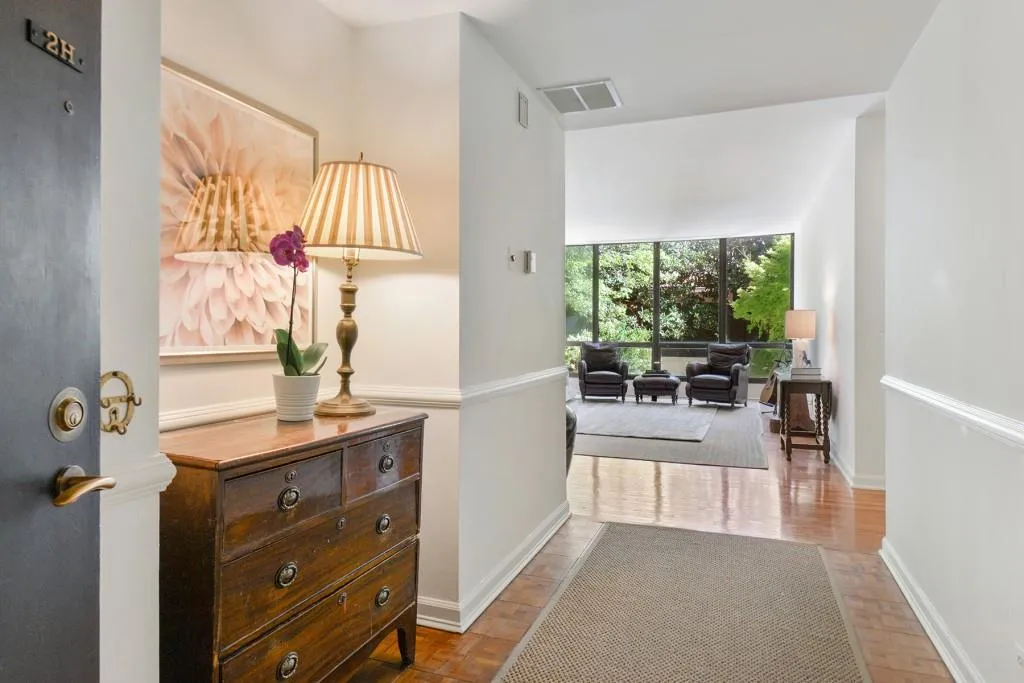 2575 Peachtree Road Ne Unit 2h, Atlanta, Georgia 30305, 2 Bedrooms Bedrooms, ,2 BathroomsBathrooms,Residential,Sold,2575 Peachtree Road Ne Unit 2h,6087700