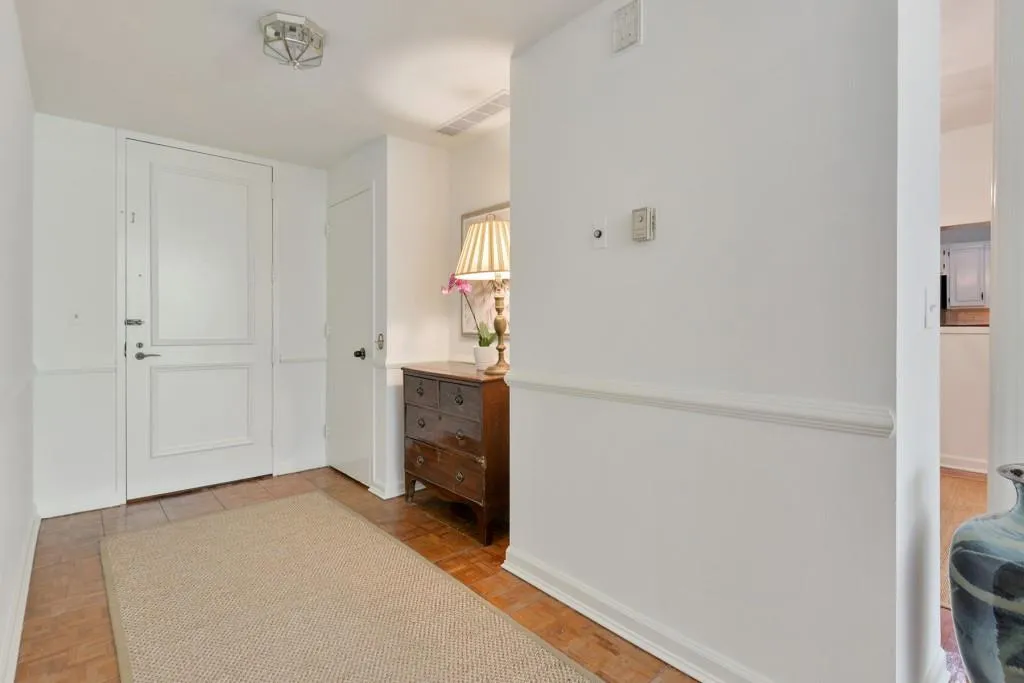 2575 Peachtree Road Ne Unit 2h, Atlanta, Georgia 30305, 2 Bedrooms Bedrooms, ,2 BathroomsBathrooms,Residential,Sold,2575 Peachtree Road Ne Unit 2h,6087700