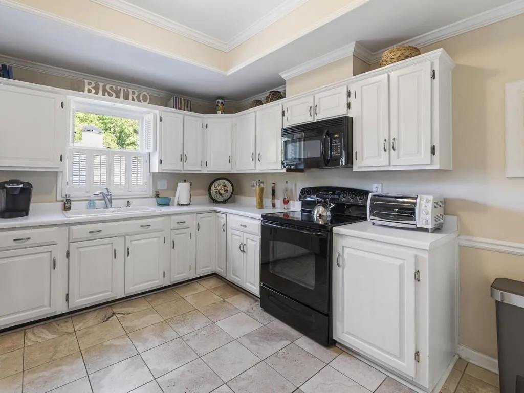 24 Vernon Glen Court, Atlanta, Georgia 30338, 3 Bedrooms Bedrooms, ,2 BathroomsBathrooms,Residential,Sold,24 Vernon Glen Court,7071335