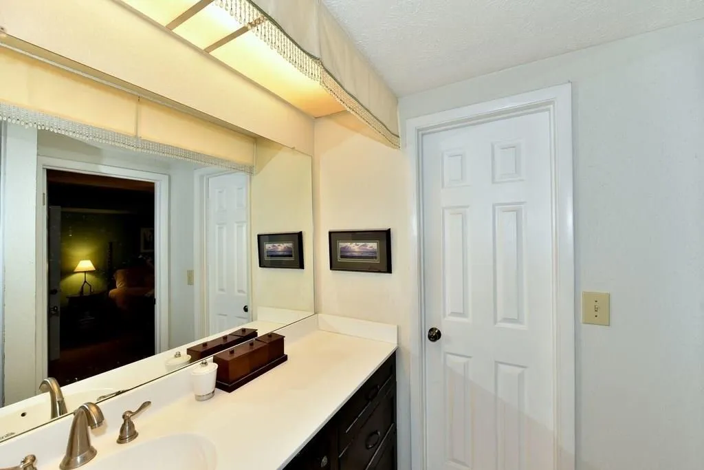 5137 Roswell Road Unit 1, Sandy Springs, Georgia 30342, 2 Bedrooms Bedrooms, ,2 BathroomsBathrooms,Residential,Sold,5137 Roswell Road Unit 1,5962914
