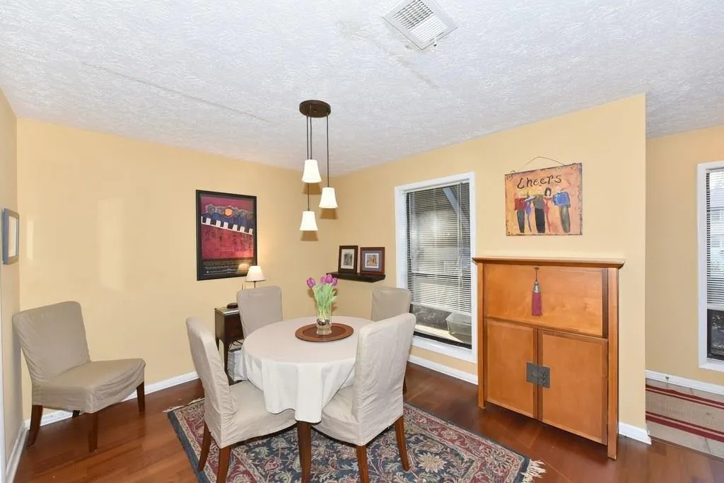 5137 Roswell Road Unit 1, Sandy Springs, Georgia 30342, 2 Bedrooms Bedrooms, ,2 BathroomsBathrooms,Residential,Sold,5137 Roswell Road Unit 1,5962914