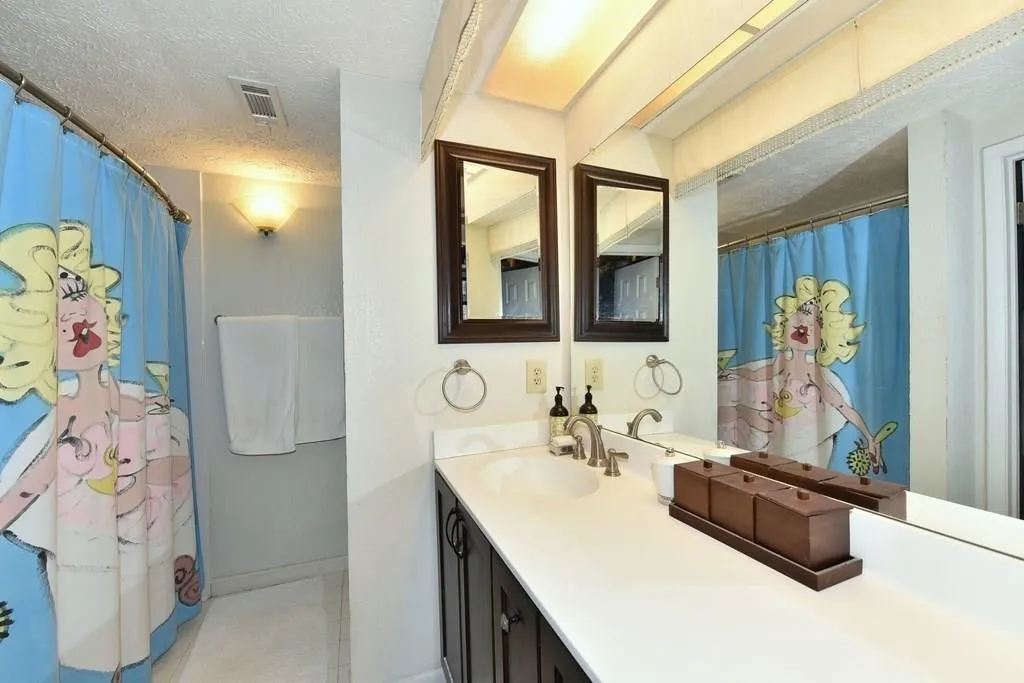 5137 Roswell Road Unit 1, Sandy Springs, Georgia 30342, 2 Bedrooms Bedrooms, ,2 BathroomsBathrooms,Residential,Sold,5137 Roswell Road Unit 1,5962914