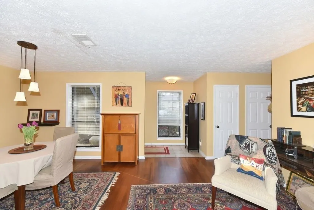 5137 Roswell Road Unit 1, Sandy Springs, Georgia 30342, 2 Bedrooms Bedrooms, ,2 BathroomsBathrooms,Residential,Sold,5137 Roswell Road Unit 1,5962914