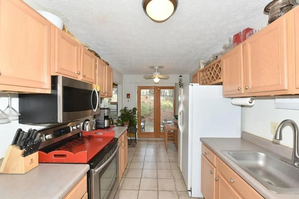 5137 Roswell Road Unit 1, Sandy Springs, Georgia 30342, 2 Bedrooms Bedrooms, ,2 BathroomsBathrooms,Residential,Sold,5137 Roswell Road Unit 1,5962914