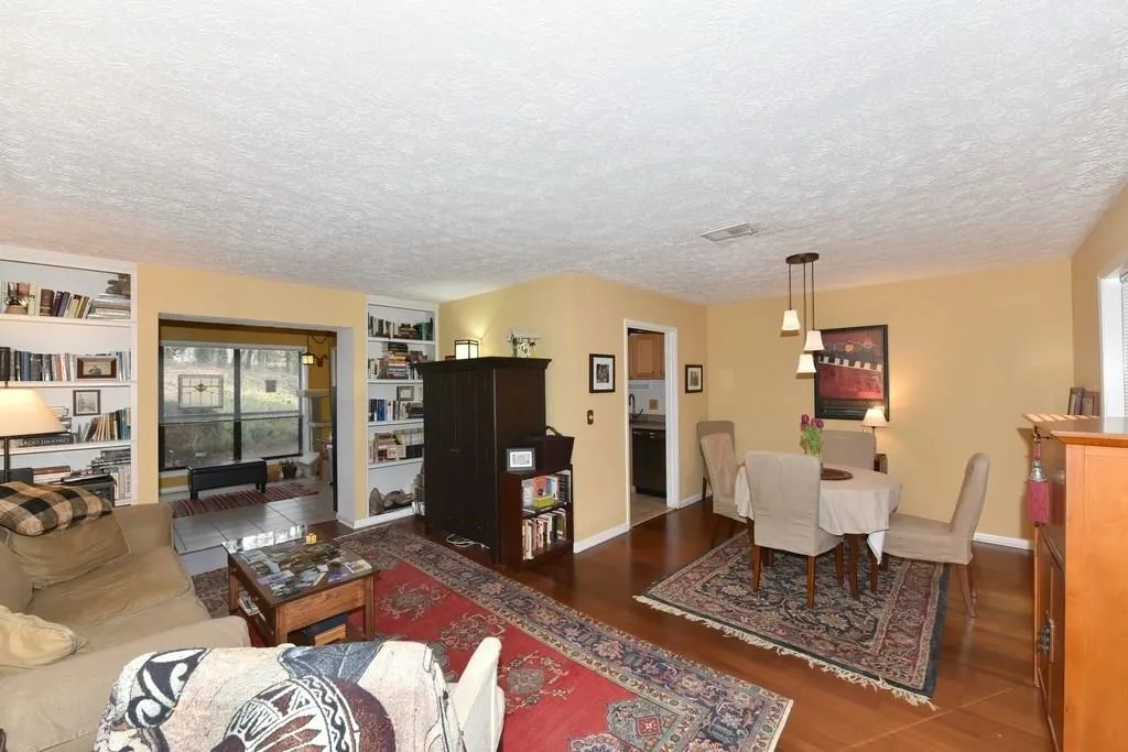 5137 Roswell Road Unit 1, Sandy Springs, Georgia 30342, 2 Bedrooms Bedrooms, ,2 BathroomsBathrooms,Residential,Sold,5137 Roswell Road Unit 1,5962914