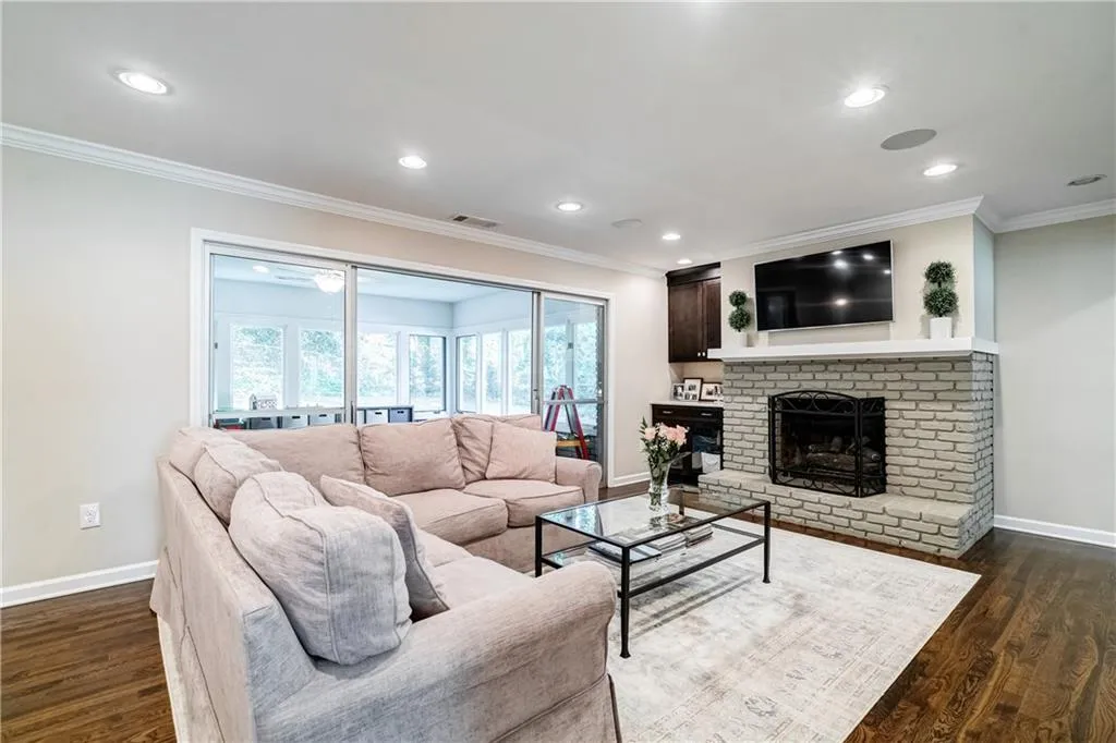 250 Forrest Lake Drive, Atlanta, Georgia 30327, 3 Bedrooms Bedrooms, ,2 BathroomsBathrooms,Residential,Sold,250 Forrest Lake Drive,6704445