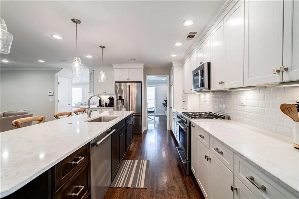250 Forrest Lake Drive, Atlanta, Georgia 30327, 3 Bedrooms Bedrooms, ,2 BathroomsBathrooms,Residential,Sold,250 Forrest Lake Drive,6704445