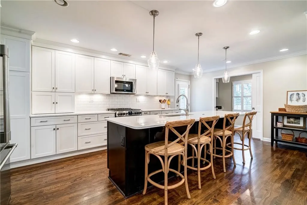 250 Forrest Lake Drive, Atlanta, Georgia 30327, 3 Bedrooms Bedrooms, ,2 BathroomsBathrooms,Residential,Sold,250 Forrest Lake Drive,6704445