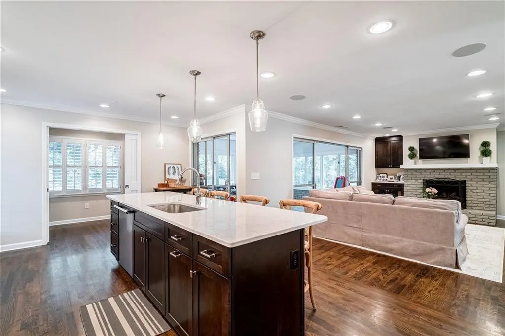250 Forrest Lake Drive, Atlanta, Georgia 30327, 3 Bedrooms Bedrooms, ,2 BathroomsBathrooms,Residential,Sold,250 Forrest Lake Drive,6704445