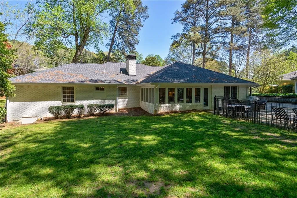 250 Forrest Lake Drive, Atlanta, Georgia 30327, 3 Bedrooms Bedrooms, ,2 BathroomsBathrooms,Residential,Sold,250 Forrest Lake Drive,6704445