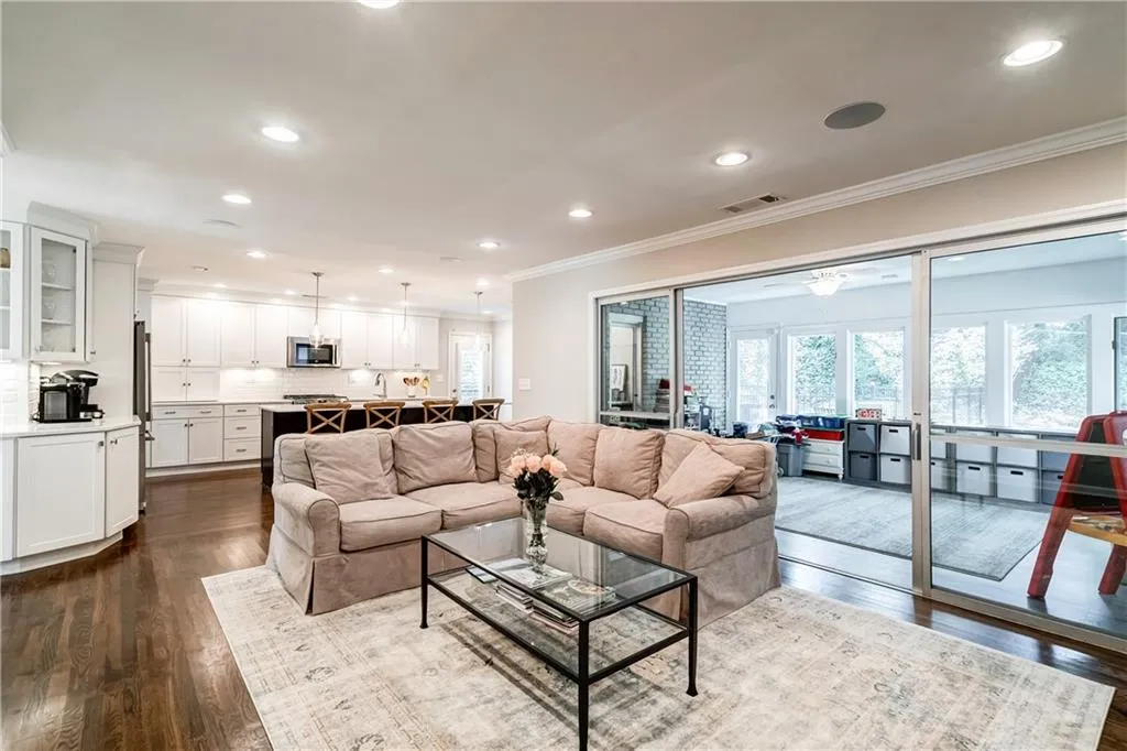 250 Forrest Lake Drive, Atlanta, Georgia 30327, 3 Bedrooms Bedrooms, ,2 BathroomsBathrooms,Residential,Sold,250 Forrest Lake Drive,6704445
