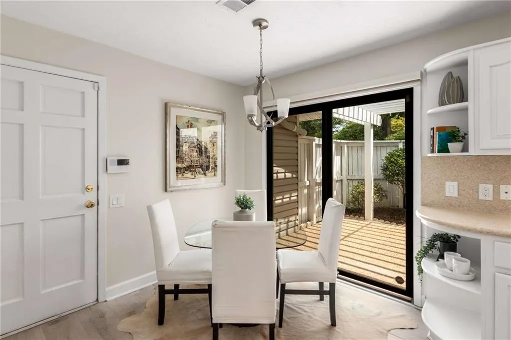 12 Waterford Court, Atlanta, Georgia 30328, 2 Bedrooms Bedrooms, ,2 BathroomsBathrooms,Residential,Sold,12 Waterford Court,7403733