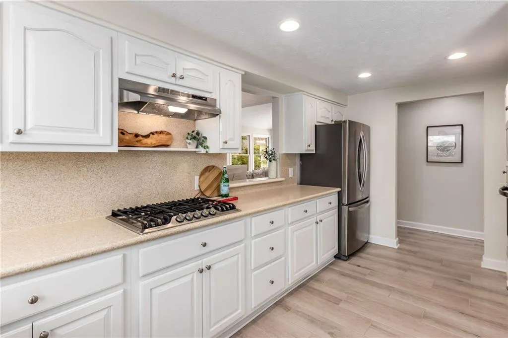 12 Waterford Court, Atlanta, Georgia 30328, 2 Bedrooms Bedrooms, ,2 BathroomsBathrooms,Residential,Sold,12 Waterford Court,7403733