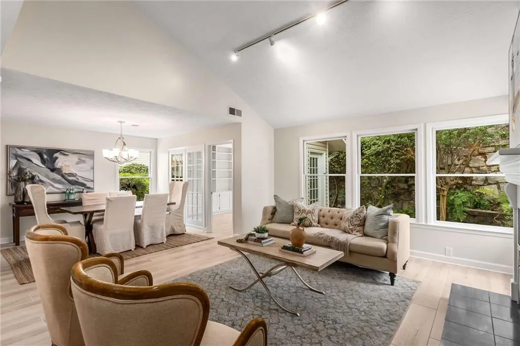 12 Waterford Court, Atlanta, Georgia 30328, 2 Bedrooms Bedrooms, ,2 BathroomsBathrooms,Residential,Sold,12 Waterford Court,7403733