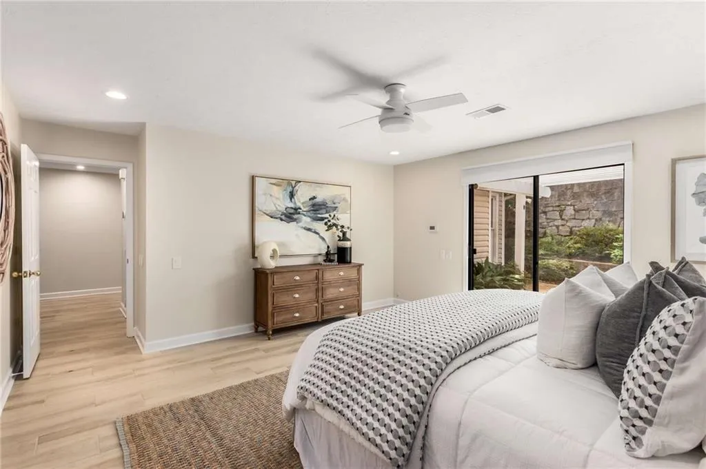 12 Waterford Court, Atlanta, Georgia 30328, 2 Bedrooms Bedrooms, ,2 BathroomsBathrooms,Residential,Sold,12 Waterford Court,7403733