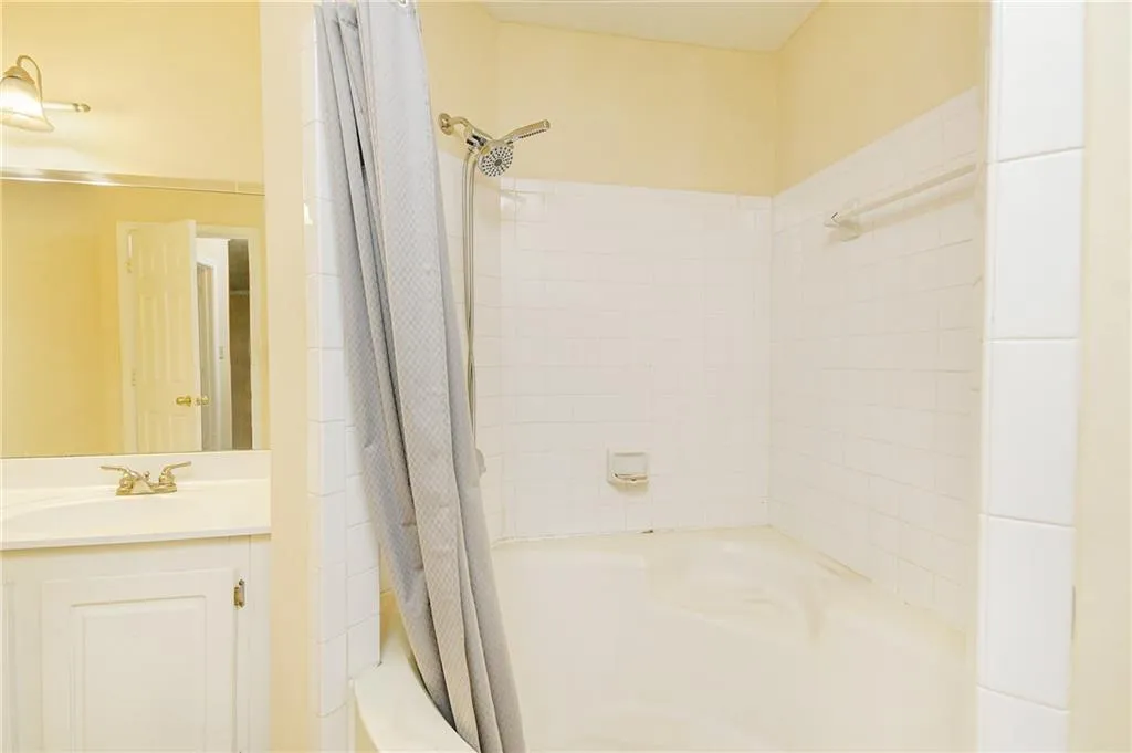 Full bath with shower / bath combo and vanity