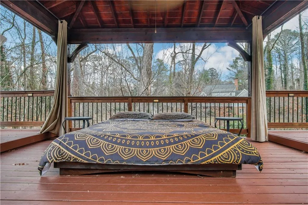 1635 Lazy River Lane, Sandy Springs, Georgia 30350, 5 Bedrooms Bedrooms, ,5 BathroomsBathrooms,Residential,Sold,1635 Lazy River Lane,6828507
