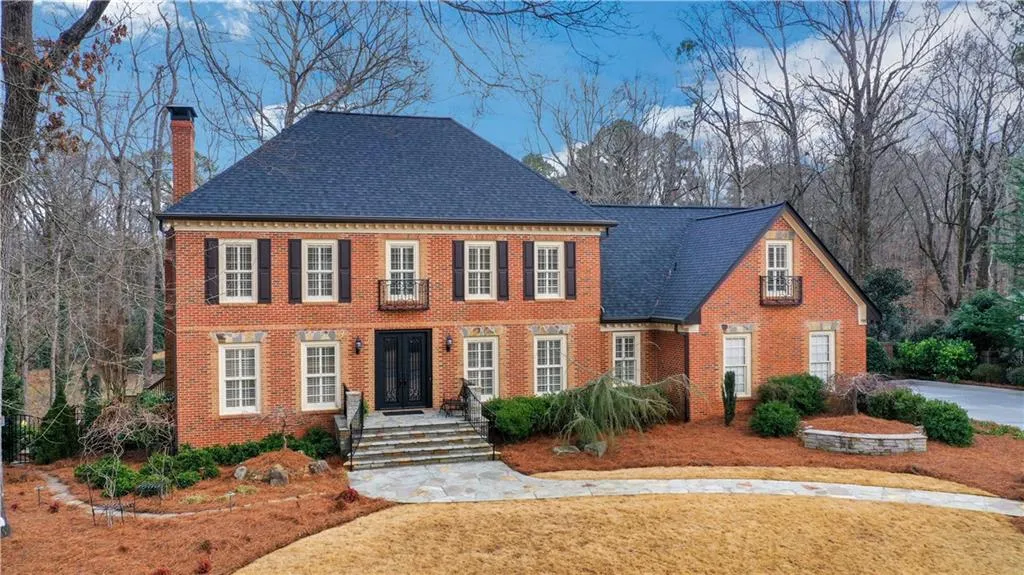 1635 Lazy River Lane, Sandy Springs, Georgia 30350, 5 Bedrooms Bedrooms, ,5 BathroomsBathrooms,Residential,Sold,1635 Lazy River Lane,6828507
