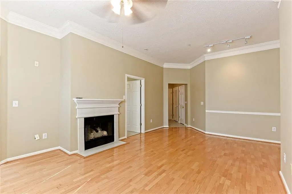 5559 Glenridge Drive Unit 1402, Atlanta, Georgia 30342, 2 Bedrooms Bedrooms, ,2 BathroomsBathrooms,Residential,Sold,5559 Glenridge Drive Unit 1402,5978771