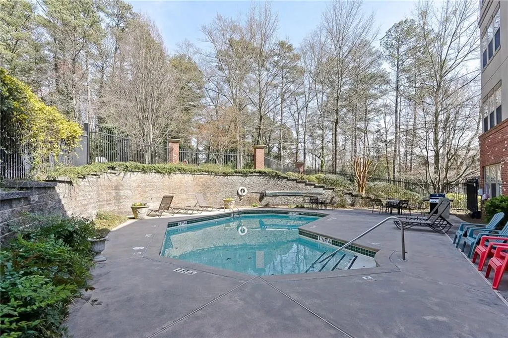 5559 Glenridge Drive Unit 1402, Atlanta, Georgia 30342, 2 Bedrooms Bedrooms, ,2 BathroomsBathrooms,Residential,Sold,5559 Glenridge Drive Unit 1402,5978771