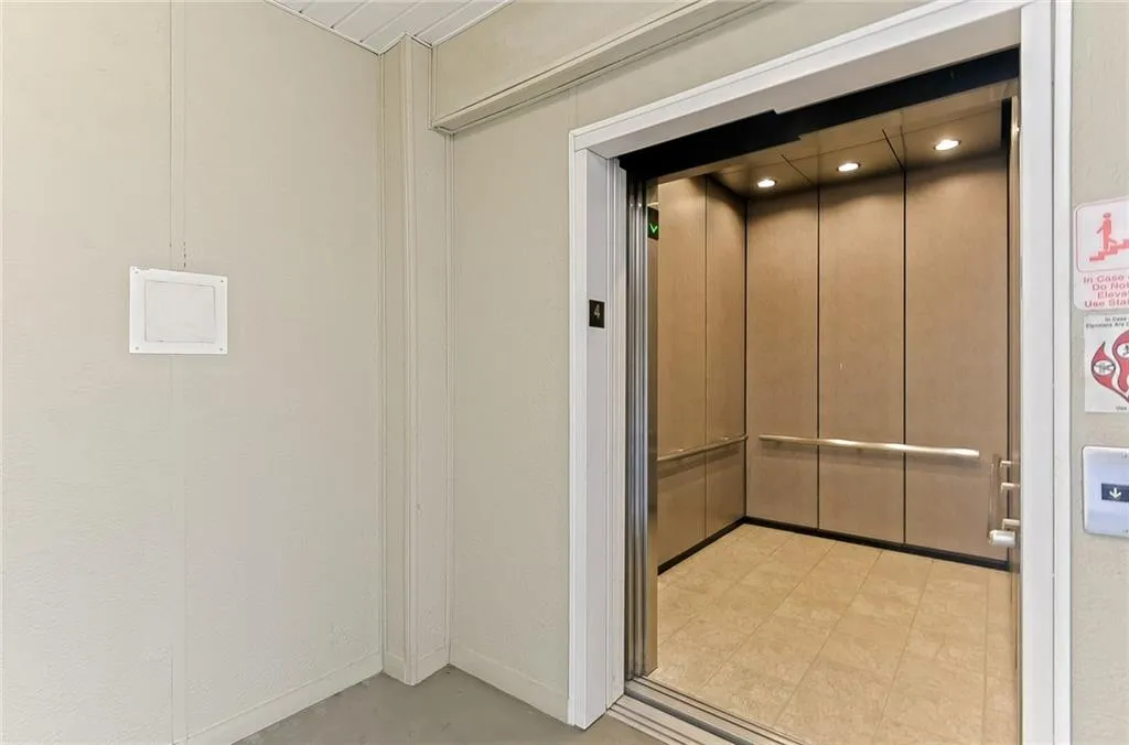 5559 Glenridge Drive Unit 1402, Atlanta, Georgia 30342, 2 Bedrooms Bedrooms, ,2 BathroomsBathrooms,Residential,Sold,5559 Glenridge Drive Unit 1402,5978771