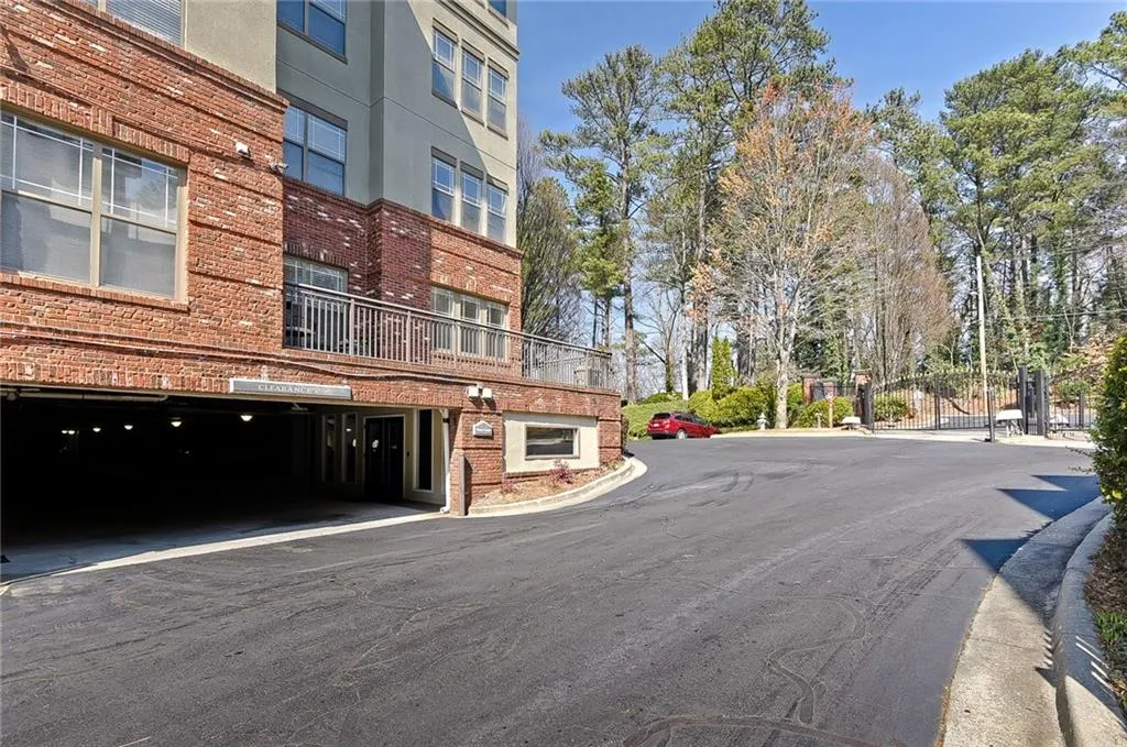 5559 Glenridge Drive Unit 1402, Atlanta, Georgia 30342, 2 Bedrooms Bedrooms, ,2 BathroomsBathrooms,Residential,Sold,5559 Glenridge Drive Unit 1402,5978771
