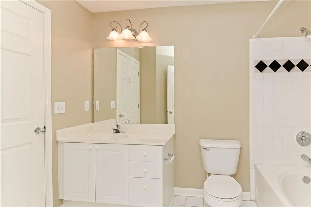 5559 Glenridge Drive Unit 1402, Atlanta, Georgia 30342, 2 Bedrooms Bedrooms, ,2 BathroomsBathrooms,Residential,Sold,5559 Glenridge Drive Unit 1402,5978771