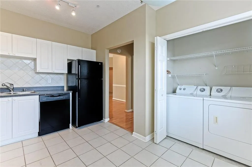 5559 Glenridge Drive Unit 1402, Atlanta, Georgia 30342, 2 Bedrooms Bedrooms, ,2 BathroomsBathrooms,Residential,Sold,5559 Glenridge Drive Unit 1402,5978771