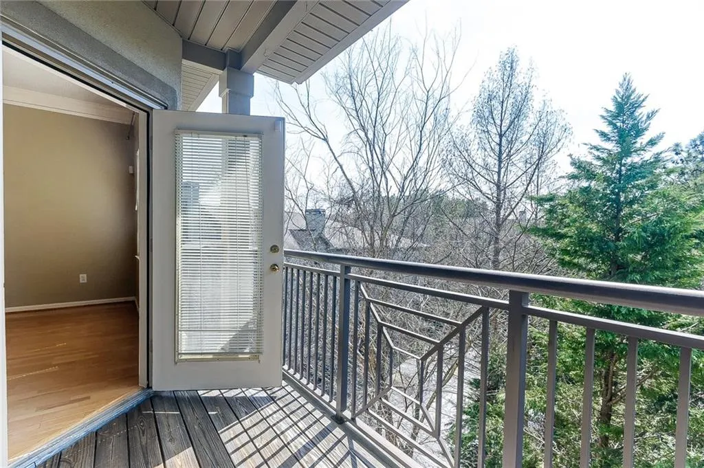 5559 Glenridge Drive Unit 1402, Atlanta, Georgia 30342, 2 Bedrooms Bedrooms, ,2 BathroomsBathrooms,Residential,Sold,5559 Glenridge Drive Unit 1402,5978771